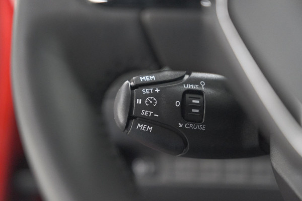 Peugeot 2008 PureTech 130 EAT8 Allure | 360 Camera | Allseason Banden | Adaptieve Cruise Control