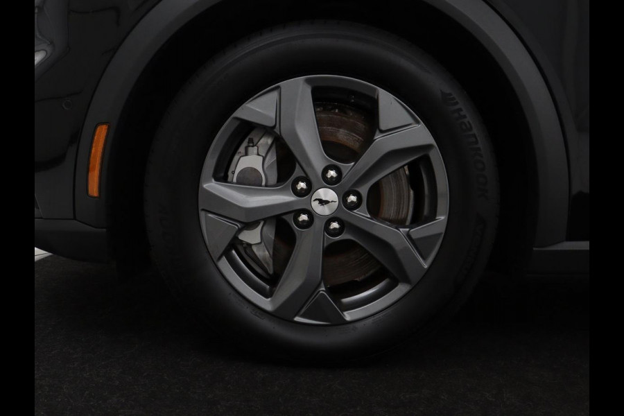Ford Mustang Mach-E Extended RWD 98 kWh SOH 92,5% | Bang & Olufsen | Pano | 360 Camera | Navigatie | Stoel & Stuurverwarming | Carplay | Navigatie | Adaptive cruise control | Keyless | DAB radio | Climate control