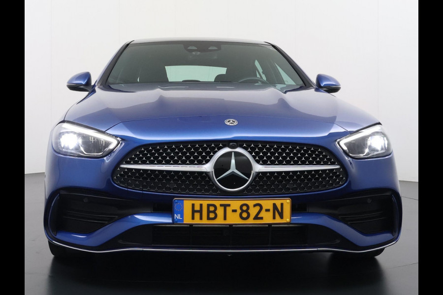 Mercedes-Benz C-Klasse 300 e AMG Line Limited PHEV | PANORAMADAK | DISTRONIC (ACC) | ACHTERUITRIJCAMERA | DODEHOEKASSISTENT | AMBIENT LIGHTING | MERCEDES-DEALER ONDERHOUDEN | RIJKLAAR MET 12 MAANDEN BOVAG GARANTIE |