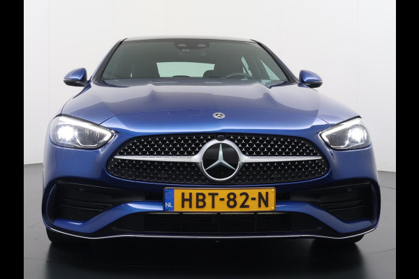 Mercedes-Benz C-Klasse 300 e AMG Line Limited PHEV | PANORAMADAK | DISTRONIC (ACC) | ACHTERUITRIJCAMERA | DODEHOEKASSISTENT | AMBIENT LIGHTING | MERCEDES-DEALER ONDERHOUDEN | RIJKLAAR MET 12 MAANDEN BOVAG GARANTIE |