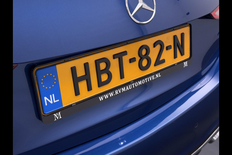 Mercedes-Benz C-Klasse 300 e AMG Line Limited PHEV | PANORAMADAK | DISTRONIC (ACC) | ACHTERUITRIJCAMERA | DODEHOEKASSISTENT | AMBIENT LIGHTING | MERCEDES-DEALER ONDERHOUDEN | RIJKLAAR MET 12 MAANDEN BOVAG GARANTIE |