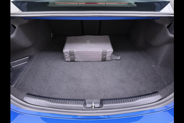 Mercedes-Benz C-Klasse 300 e AMG Line Limited PHEV | PANORAMADAK | DISTRONIC (ACC) | ACHTERUITRIJCAMERA | DODEHOEKASSISTENT | AMBIENT LIGHTING | MERCEDES-DEALER ONDERHOUDEN | RIJKLAAR MET 12 MAANDEN BOVAG GARANTIE |