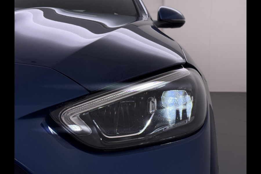 Mercedes-Benz C-Klasse 300 e AMG Line Limited PHEV | PANORAMADAK | DISTRONIC (ACC) | ACHTERUITRIJCAMERA | DODEHOEKASSISTENT | AMBIENT LIGHTING | MERCEDES-DEALER ONDERHOUDEN | RIJKLAAR MET 12 MAANDEN BOVAG GARANTIE |