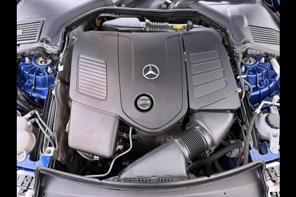 Mercedes-Benz C-Klasse 300 e AMG Line Limited PHEV | PANORAMADAK | DISTRONIC (ACC) | ACHTERUITRIJCAMERA | DODEHOEKASSISTENT | AMBIENT LIGHTING | MERCEDES-DEALER ONDERHOUDEN | RIJKLAAR MET 12 MAANDEN BOVAG GARANTIE |