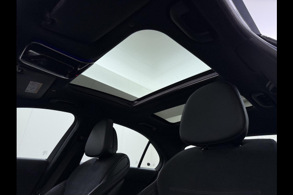 Mercedes-Benz C-Klasse 300 e AMG Line Limited PHEV | PANORAMADAK | DISTRONIC (ACC) | ACHTERUITRIJCAMERA | DODEHOEKASSISTENT | AMBIENT LIGHTING | MERCEDES-DEALER ONDERHOUDEN | RIJKLAAR MET 12 MAANDEN BOVAG GARANTIE |