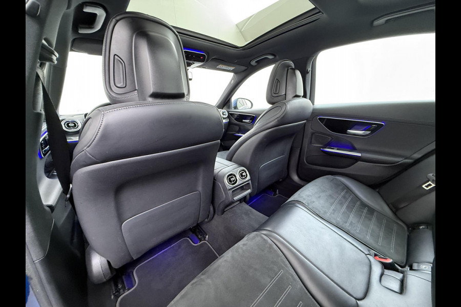 Mercedes-Benz C-Klasse 300 e AMG Line Limited PHEV | PANORAMADAK | DISTRONIC (ACC) | ACHTERUITRIJCAMERA | DODEHOEKASSISTENT | AMBIENT LIGHTING | MERCEDES-DEALER ONDERHOUDEN | RIJKLAAR MET 12 MAANDEN BOVAG GARANTIE |