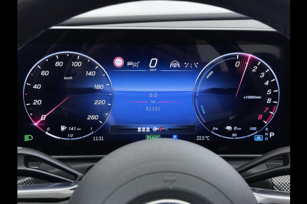 Mercedes-Benz C-Klasse 300 e AMG Line Limited PHEV | PANORAMADAK | DISTRONIC (ACC) | ACHTERUITRIJCAMERA | DODEHOEKASSISTENT | AMBIENT LIGHTING | MERCEDES-DEALER ONDERHOUDEN | RIJKLAAR MET 12 MAANDEN BOVAG GARANTIE |