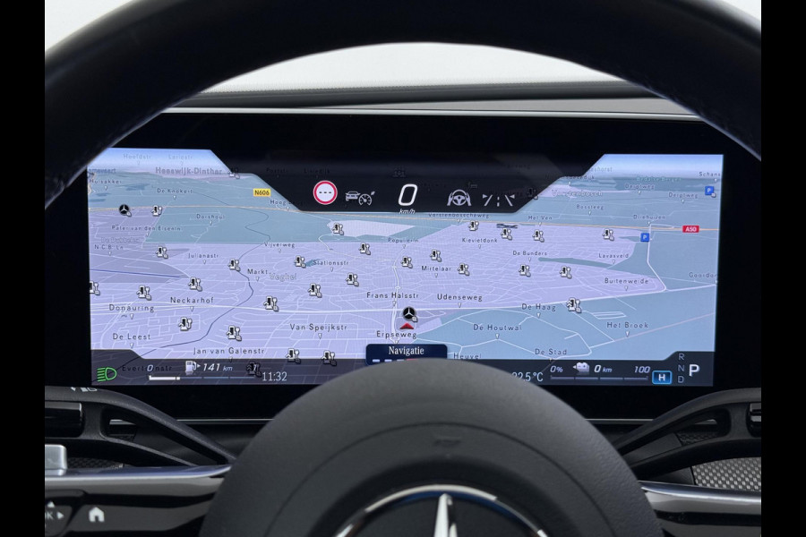 Mercedes-Benz C-Klasse 300 e AMG Line Limited PHEV | PANORAMADAK | DISTRONIC (ACC) | ACHTERUITRIJCAMERA | DODEHOEKASSISTENT | AMBIENT LIGHTING | MERCEDES-DEALER ONDERHOUDEN | RIJKLAAR MET 12 MAANDEN BOVAG GARANTIE |
