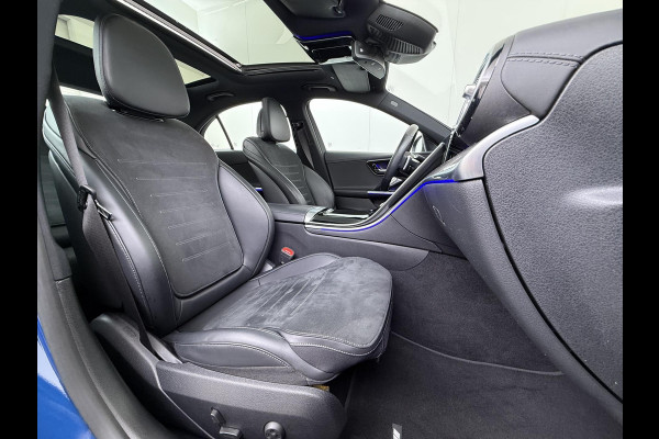 Mercedes-Benz C-Klasse 300 e AMG Line Limited PHEV | PANORAMADAK | DISTRONIC (ACC) | ACHTERUITRIJCAMERA | DODEHOEKASSISTENT | AMBIENT LIGHTING | MERCEDES-DEALER ONDERHOUDEN | RIJKLAAR MET 12 MAANDEN BOVAG GARANTIE |