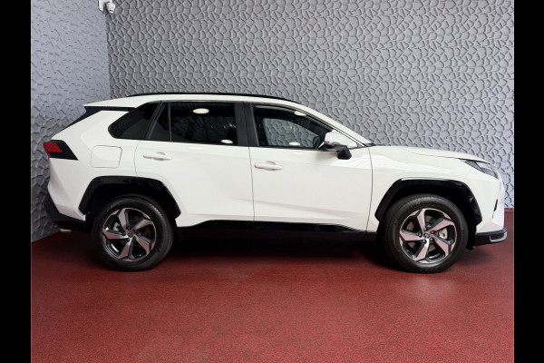 Toyota RAV4 2.5 PHEV AWD 306PK ✅gloednieuw ✅ | Trekgew. 1500KG | Head-up display | Camera | Full LED | Elektrische achterklep | Stuur/Stoelv PHEV PLUG IN