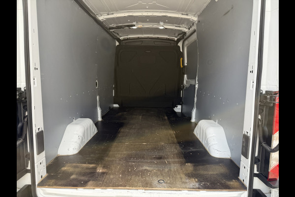 Ford Transit 350 2.0 TDCI L3H2 Trend RWD / trekhaak 2800 kg ! / vaste prijs rijklaar € 18.950 ex btw / lease vanaf € / airco / cruise / stoelverwarming / camera / euro 6 / bpm vrij