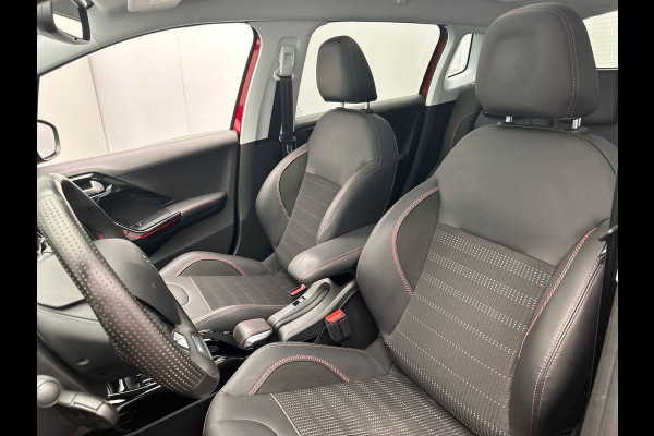 Peugeot 2008 1.2 PureTech GT-Line Automaat | Trekhaak | Carplay | Camera | Panoramadak | Climate-control | Leder |