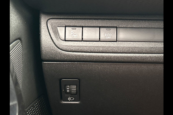 Peugeot 2008 1.2 PureTech GT-Line Automaat | Trekhaak | Carplay | Camera | Panoramadak | Climate-control | Leder |