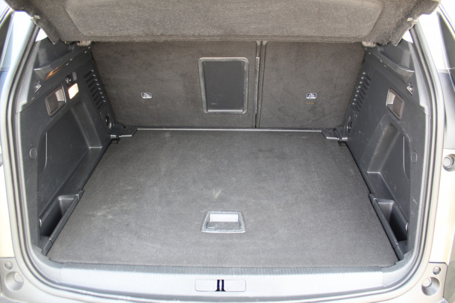 Peugeot 3008 1.6-165pk e-THP Allure AUTOMAAT ! Trekgewicht 1.550kg ! Autm. airco dual, camera, digitaal dashboard, navigatie, telefoonvoorb., trekhaak, LM wielen, metallic lak, privacy glass, cruise cntrl, elektr. achterklep etc.
