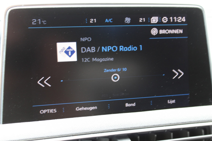 Peugeot 3008 1.6-165pk e-THP Allure AUTOMAAT ! Trekgewicht 1.550kg ! Autm. airco dual, camera, digitaal dashboard, navigatie, telefoonvoorb., trekhaak, LM wielen, metallic lak, privacy glass, cruise cntrl, elektr. achterklep etc.