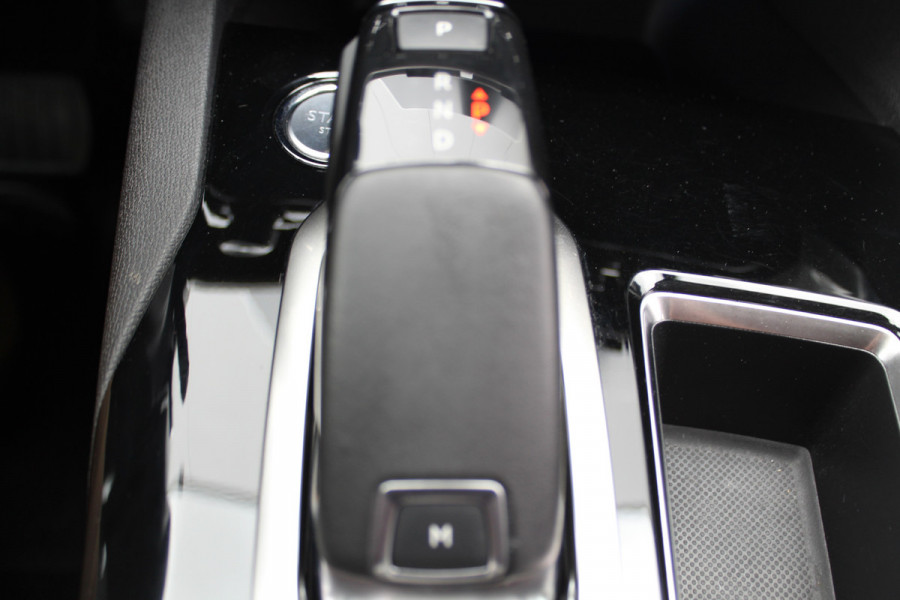 Peugeot 3008 1.6-165pk e-THP Allure AUTOMAAT ! Trekgewicht 1.550kg ! Autm. airco dual, camera, digitaal dashboard, navigatie, telefoonvoorb., trekhaak, LM wielen, metallic lak, privacy glass, cruise cntrl, elektr. achterklep etc.