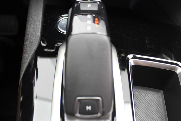 Peugeot 3008 1.6-165pk e-THP Allure AUTOMAAT ! Trekgewicht 1.550kg ! Autm. airco dual, camera, digitaal dashboard, navigatie, telefoonvoorb., trekhaak, LM wielen, metallic lak, privacy glass, cruise cntrl, elektr. achterklep etc.