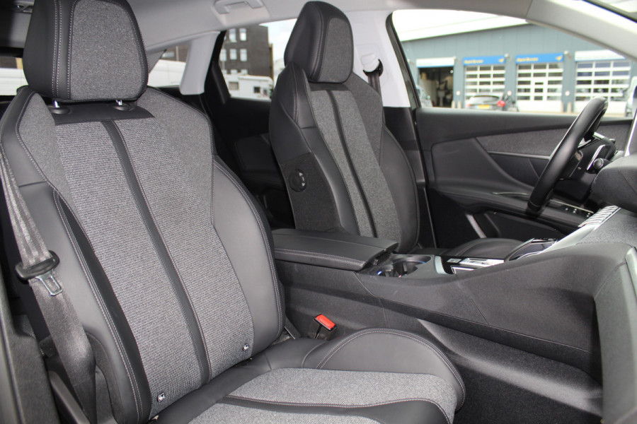 Peugeot 3008 1.6-165pk e-THP Allure AUTOMAAT ! Trekgewicht 1.550kg ! Autm. airco dual, camera, digitaal dashboard, navigatie, telefoonvoorb., trekhaak, LM wielen, metallic lak, privacy glass, cruise cntrl, elektr. achterklep etc.