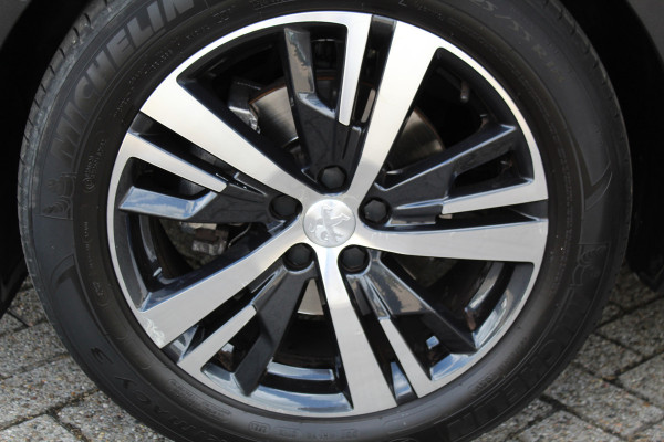 Peugeot 3008 1.6-165pk e-THP Allure AUTOMAAT ! Trekgewicht 1.550kg ! Autm. airco dual, camera, digitaal dashboard, navigatie, telefoonvoorb., trekhaak, LM wielen, metallic lak, privacy glass, cruise cntrl, elektr. achterklep etc.