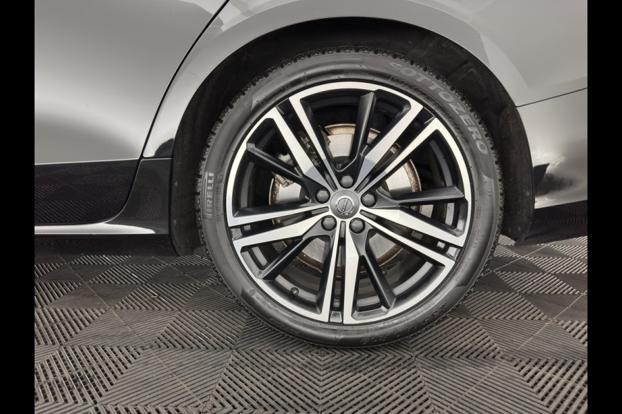 Volvo V60 2.0 T8 Recharge AWD R-Design Black-Line {SoH-99%} (Plug-in) (INCL-BTW) Aut. *LEATHER-FABRIC | FULL-LED | MEMORY-PACK | HARMAN/KARDON | DIGI-COCKPIT | HEATED-SPORTSEATS | KEYLESS | DAB+ | NAVI-FULLMAP | PDC | CRUISE | HEAD-UP | TOWBAR | 19''