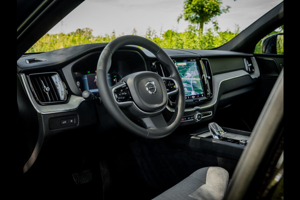 Volvo XC60 2.0 T8 Plug-in hybrid AWD Ultimate Dark R-Design|Panoramadak|360 camera