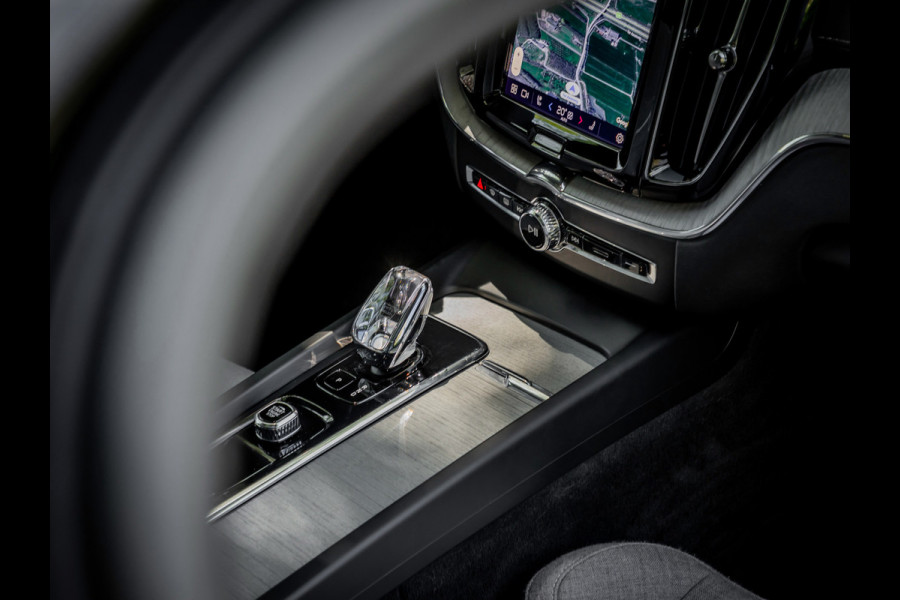 Volvo XC60 2.0 T8 Plug-in hybrid AWD Ultimate Dark R-Design|Panoramadak|360 camera