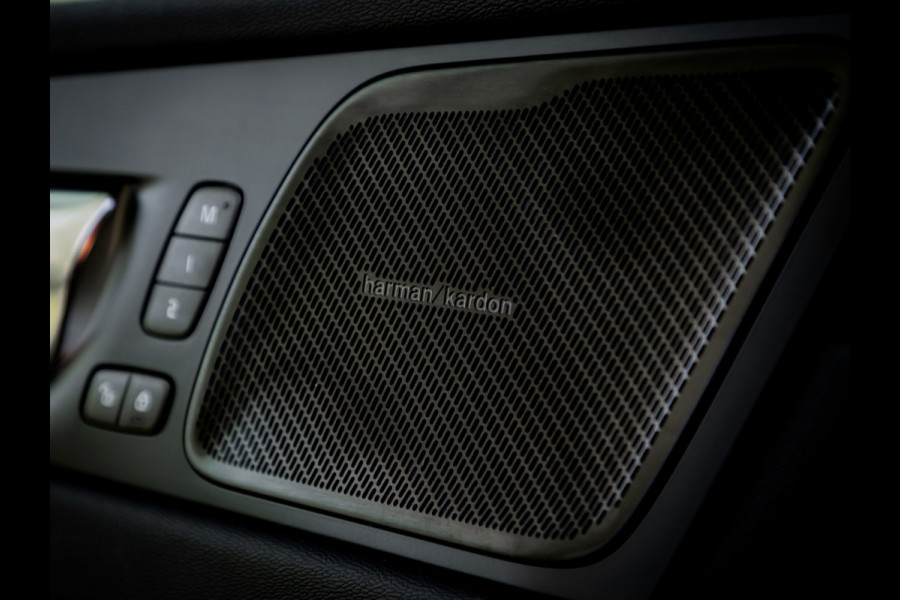 Volvo XC60 2.0 T8 Plug-in hybrid AWD Ultimate Dark R-Design|Panoramadak|360 camera