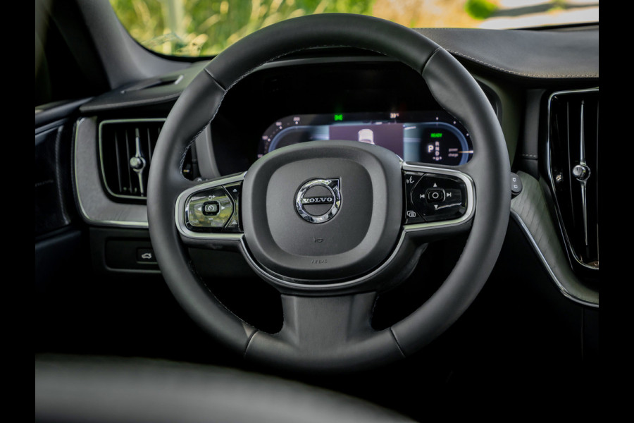 Volvo XC60 2.0 T8 Plug-in hybrid AWD Ultimate Dark R-Design|Panoramadak|360 camera