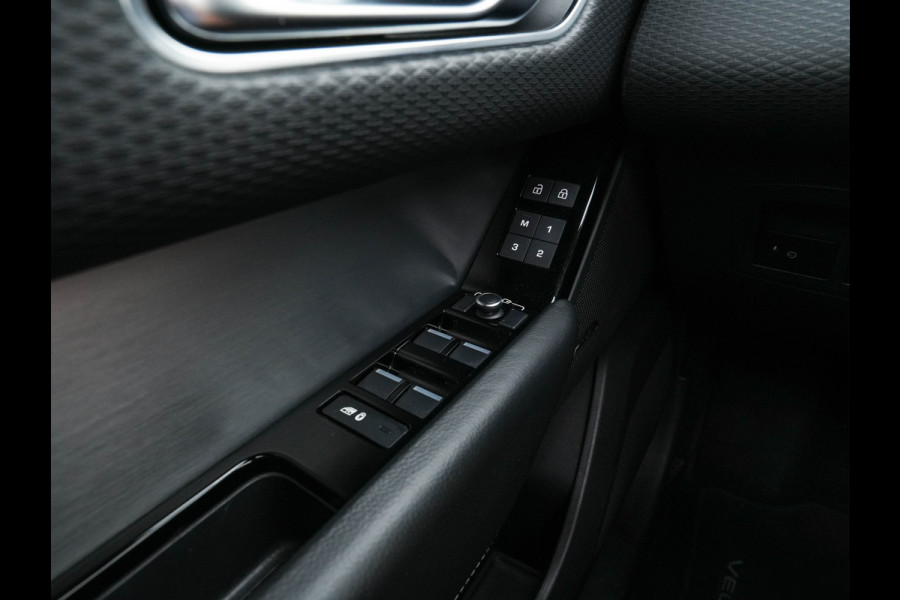 Land Rover Range Rover Velar 3.0 D300 R-Dynamic SE (INCL.BTW) Aut. *PANO | HEAD-UP | LEATHER-FABRIC | FULL-LED | MEMORY-PACK | BLIND-SPOT | DIGI-COCKPIT | CAMERA | KEYLESS | HEATED-COMFORTSEATS | PRIVACY-GLASS | SHIFTPADDLES | 22"ALU*