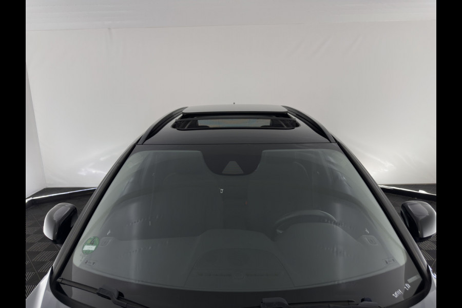 Volvo XC40 1.5 T4 Recharge R-Design Expression {SoH-83%} (Plug-in) (INCL-BTW)  Aut. *PANO | DIGI-COCKPIT | HARMAN/KARDON | BLINDSPOT | KEYLESS | DAB | SPORTSEATS | FULL-LED | NAVI-FULLMAP | CAMERA | ECC | TOWBAR | 18'' ALU*