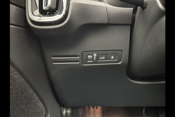 Volvo XC40 1.5 T4 Recharge R-Design Expression {SoH-83%} (Plug-in) (INCL-BTW)  Aut. *PANO | DIGI-COCKPIT | HARMAN/KARDON | BLINDSPOT | KEYLESS | DAB | SPORTSEATS | FULL-LED | NAVI-FULLMAP | CAMERA | ECC | TOWBAR | 18'' ALU*
