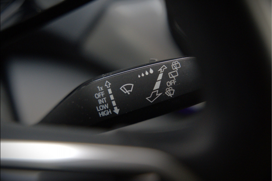 Volkswagen ID.4 First 77 kWh | Stoelverwarming | Stuurverwarming | Adaptive Cruise Control | Navigatie | Apple Carplay | Keyless | Camera | Parkeersensoren | NAP | BTW | Dealer Onderhouden | SOH 93,7%