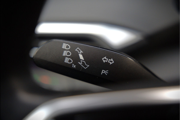 Volkswagen ID.4 First 77 kWh | Stoelverwarming | Stuurverwarming | Adaptive Cruise Control | Navigatie | Apple Carplay | Keyless | Camera | Parkeersensoren | NAP | BTW | Dealer Onderhouden | SOH 93,7%