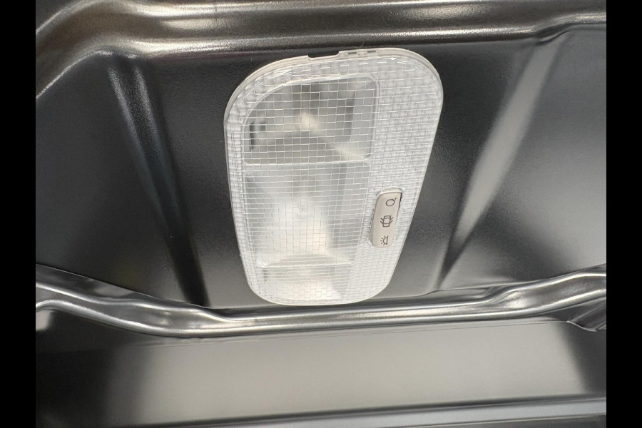 Peugeot e-Expert L3 75 kWh | STX Sport | Lederen bekleding | Spoilerpakket | 18 inch Lichtmetalen velgen | Dynamic NAV Pakket | Winterpakket | Comfort Pakket | betimmering | 2x schuifdeur | Mooiste bus van Nederland!