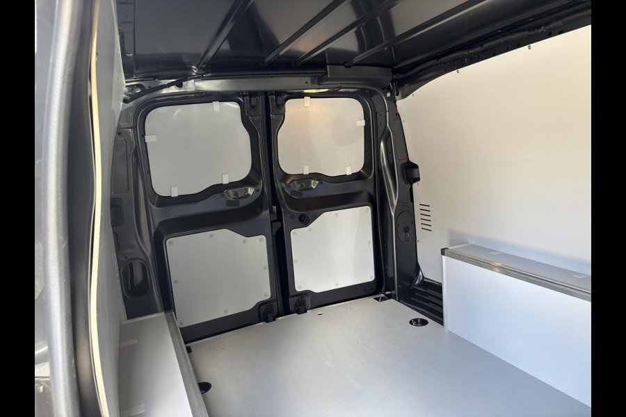 Peugeot e-Expert L3 75 kWh | STX Sport | Lederen bekleding | Spoilerpakket | 18 inch Lichtmetalen velgen | Dynamic NAV Pakket | Winterpakket | Comfort Pakket | betimmering | 2x schuifdeur | Mooiste bus van Nederland!