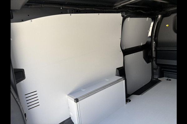Peugeot e-Expert L3 75 kWh | STX Sport | Lederen bekleding | Spoilerpakket | 18 inch Lichtmetalen velgen | Dynamic NAV Pakket | Winterpakket | Comfort Pakket | betimmering | 2x schuifdeur | Mooiste bus van Nederland!
