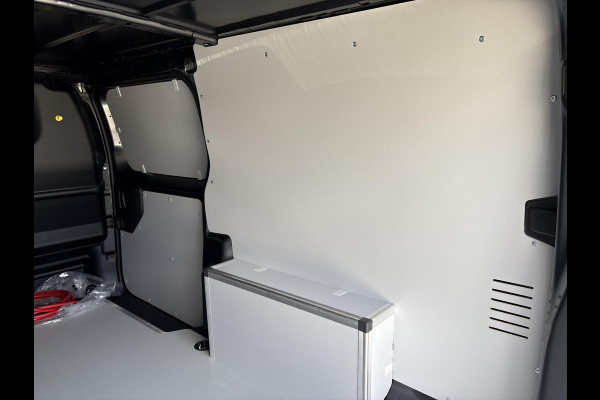 Peugeot e-Expert L3 75 kWh | STX Sport | Lederen bekleding | Spoilerpakket | 18 inch Lichtmetalen velgen | Dynamic NAV Pakket | Winterpakket | Comfort Pakket | betimmering | 2x schuifdeur | Mooiste bus van Nederland!
