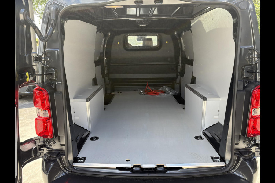 Peugeot e-Expert L3 75 kWh | STX Sport | Lederen bekleding | Spoilerpakket | 18 inch Lichtmetalen velgen | Dynamic NAV Pakket | Winterpakket | Comfort Pakket | betimmering | 2x schuifdeur | Mooiste bus van Nederland!
