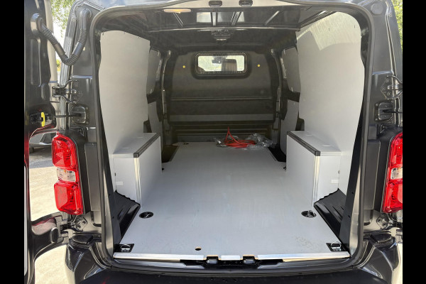 Peugeot e-Expert L3 75 kWh | STX Sport | Lederen bekleding | Spoilerpakket | 18 inch Lichtmetalen velgen | Dynamic NAV Pakket | Winterpakket | Comfort Pakket | betimmering | 2x schuifdeur | Mooiste bus van Nederland!