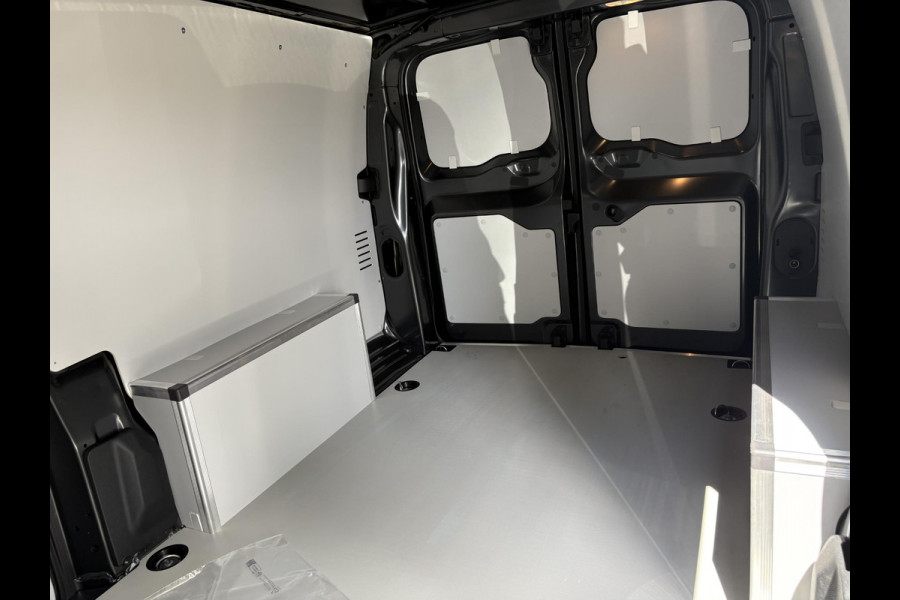 Peugeot e-Expert L3 75 kWh | STX Sport | Lederen bekleding | Spoilerpakket | 18 inch Lichtmetalen velgen | Dynamic NAV Pakket | Winterpakket | Comfort Pakket | betimmering | 2x schuifdeur | Mooiste bus van Nederland!