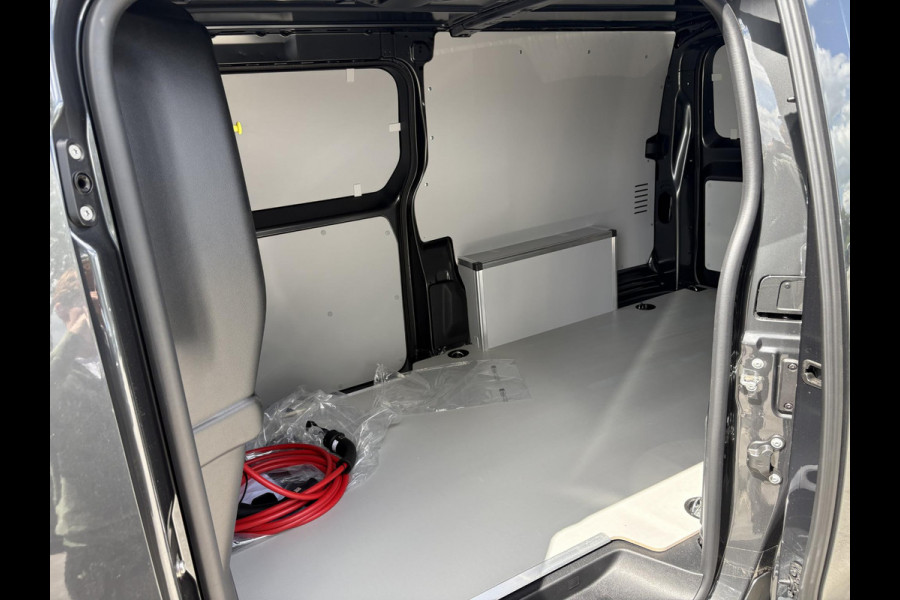 Peugeot e-Expert L3 75 kWh | STX Sport | Lederen bekleding | Spoilerpakket | 18 inch Lichtmetalen velgen | Dynamic NAV Pakket | Winterpakket | Comfort Pakket | betimmering | 2x schuifdeur | Mooiste bus van Nederland!