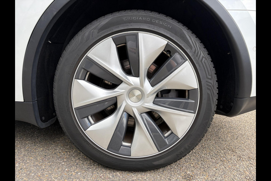 Tesla Model Y Long Range AWD 75 kWh SOH 95% | VAN: 39.900,- VOOR: 37.770,- UW WKVOORDEEL: 2.130,-| TESLA FABRIEKSGARANTIE TOT 2027 | FABRIEKSGARANTIE OP ACCU & AANDRIJFLIJN TOT 2032 OF 192.000 KM| BTW VERREKENBAAR