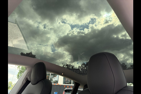 Tesla Model Y Long Range AWD 75 kWh SOH 95% | VAN: 39.900,- VOOR: 37.770,- UW WKVOORDEEL: 2.130,-| TESLA FABRIEKSGARANTIE TOT 2027 | FABRIEKSGARANTIE OP ACCU & AANDRIJFLIJN TOT 2032 OF 192.000 KM| BTW VERREKENBAAR