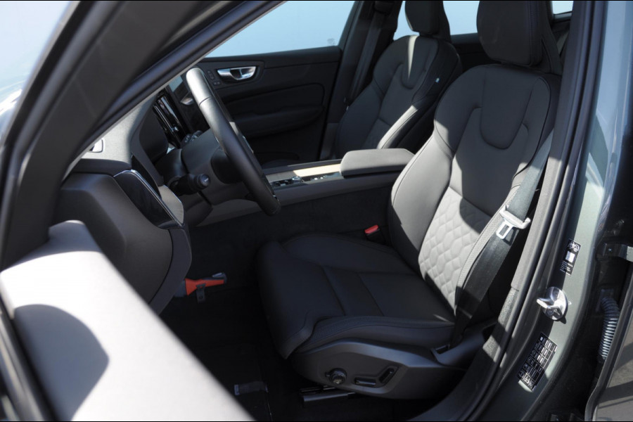 Volvo XC60 T6 350PK Automaat AWD Plus Dark / Trekhaak / BLIS / Adaptieve cruise control / Panoramadak / Apple carplay / Parkeersensoren met camera / Elektrische achterklep / Elektrische stoelen met geheugen / Stoel en stuurwielverwarming