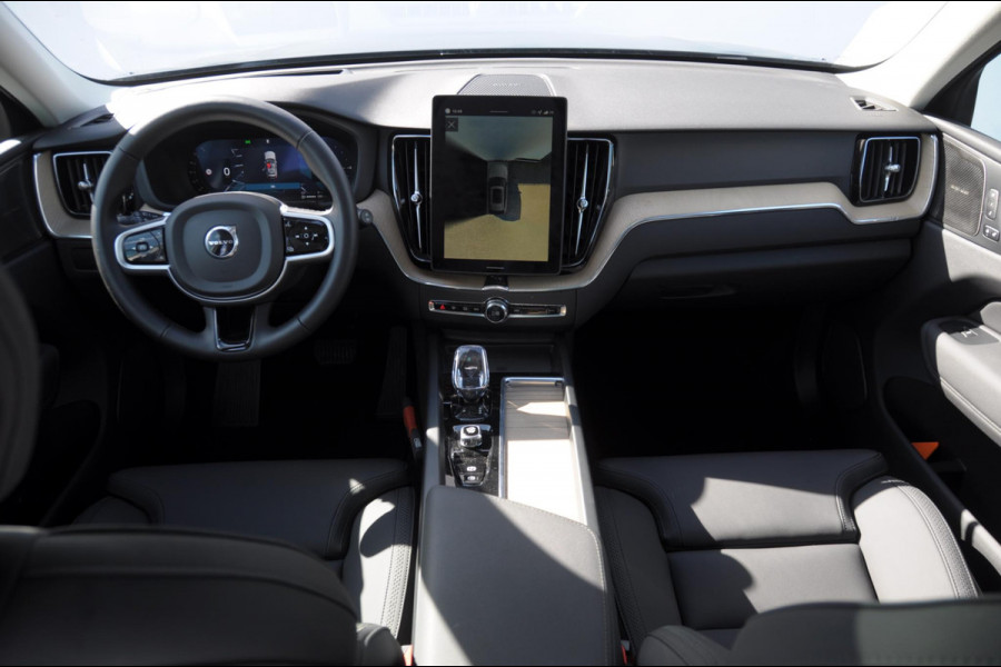 Volvo XC60 T6 350PK Automaat AWD Plus Dark / Trekhaak / BLIS / Adaptieve cruise control / Panoramadak / Apple carplay / Parkeersensoren met camera / Elektrische achterklep / Elektrische stoelen met geheugen / Stoel en stuurwielverwarming