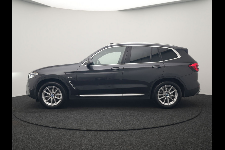 BMW X3 xDrive30e Business Edition Plus PHEV 293pk Dealer O.H. | Trekhaak Af Fabriek | Panodak | Head Up | Lederen Sportstoelen Memory & Verwarmd | Hifi Audio | Keyless | Blis | Apple Carplay | Navigatie | DAB | Cruise Control | Plug In Hybrid |