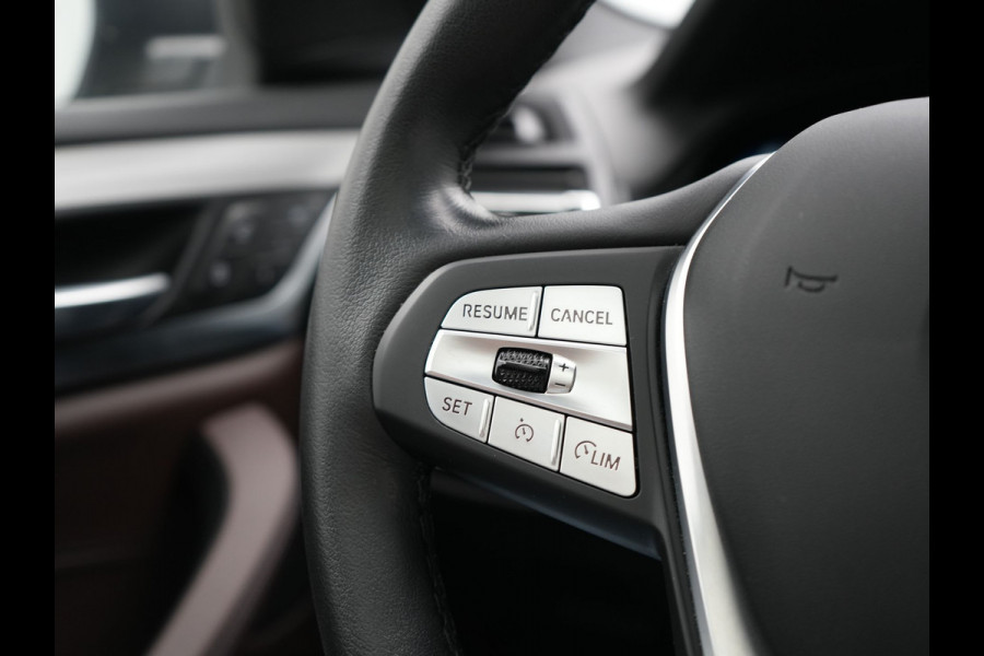 BMW X3 xDrive30e Business Edition Plus PHEV 293pk Dealer O.H. | Trekhaak Af Fabriek | Panodak | Head Up | Lederen Sportstoelen Memory & Verwarmd | Hifi Audio | Keyless | Blis | Apple Carplay | Navigatie | DAB | Cruise Control | Plug In Hybrid |