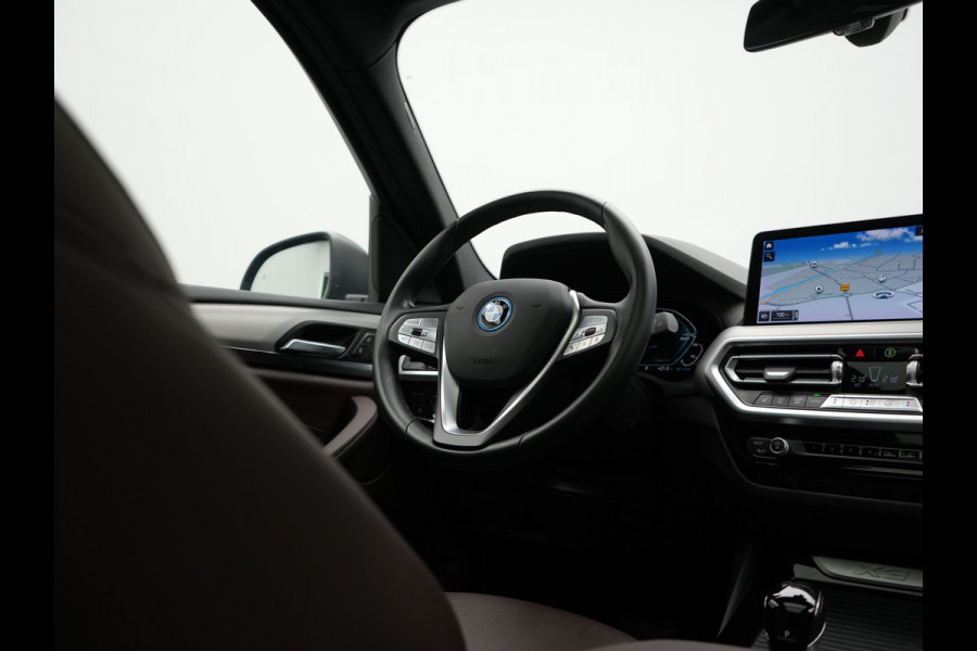 BMW X3 xDrive30e Business Edition Plus PHEV 293pk Dealer O.H. | Trekhaak Af Fabriek | Panodak | Head Up | Lederen Sportstoelen Memory & Verwarmd | Hifi Audio | Keyless | Blis | Apple Carplay | Navigatie | DAB | Cruise Control | Plug In Hybrid |