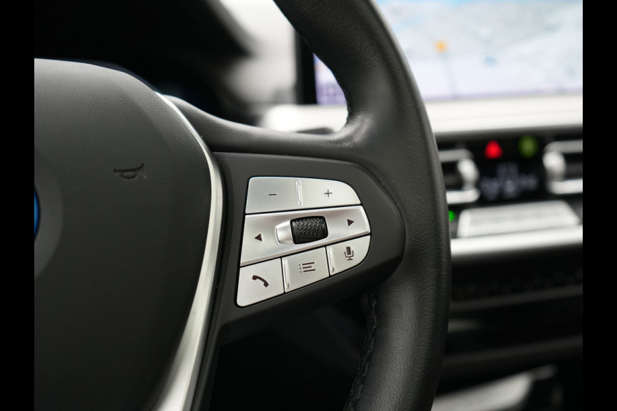 BMW X3 xDrive30e Business Edition Plus PHEV 293pk Dealer O.H. | Trekhaak Af Fabriek | Panodak | Head Up | Lederen Sportstoelen Memory & Verwarmd | Hifi Audio | Keyless | Blis | Apple Carplay | Navigatie | DAB | Cruise Control | Plug In Hybrid |