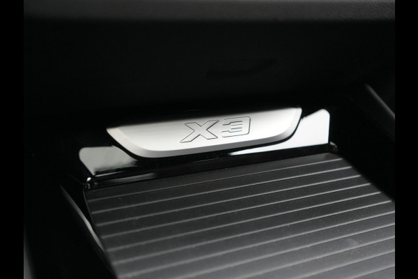 BMW X3 xDrive30e Business Edition Plus PHEV 293pk Dealer O.H. | Trekhaak Af Fabriek | Panodak | Head Up | Lederen Sportstoelen Memory & Verwarmd | Hifi Audio | Keyless | Blis | Apple Carplay | Navigatie | DAB | Cruise Control | Plug In Hybrid |